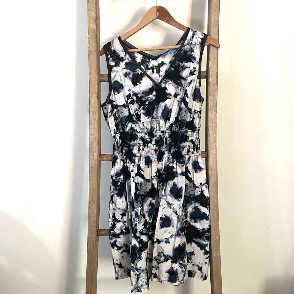 Simply Vera Wang short, sleeveless dress with pockets.